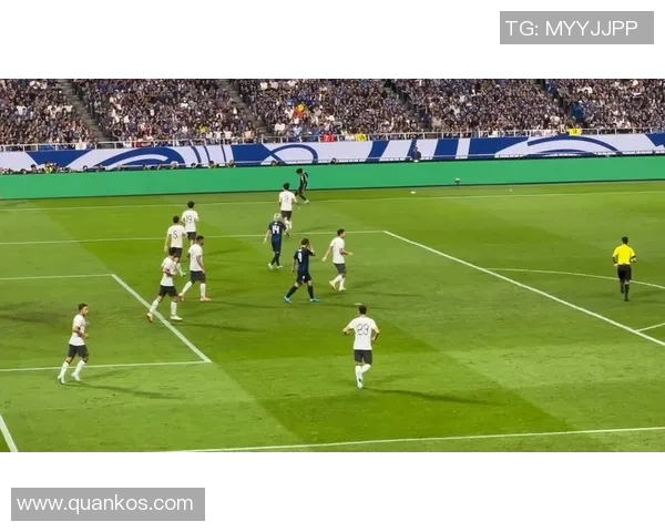 抢断能力超群的足球明星们盘点与精彩瞬间回顾